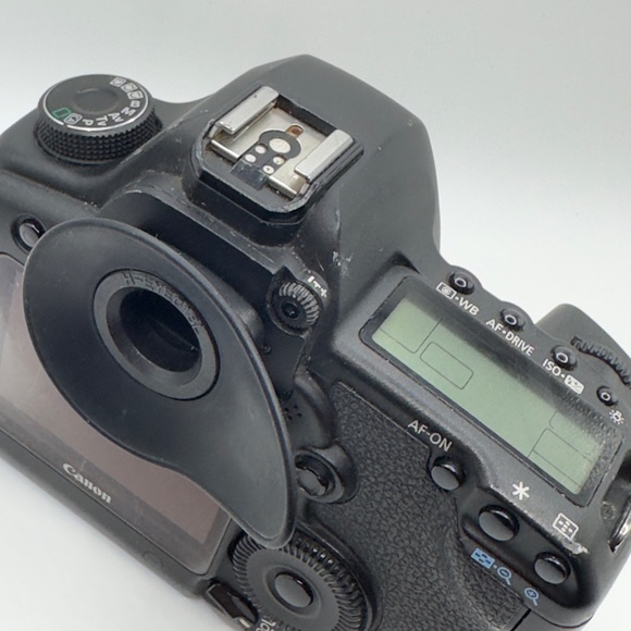 Canon 5D Mark II (Body Only) - Picture 3 of 8